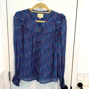 Sézane blouse blue floral with feminine details.